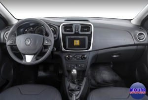 Interior do Renault Sandero 2015.