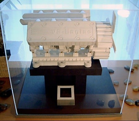 Curiosidade: mini motor V8 feito de papel e que funciona!