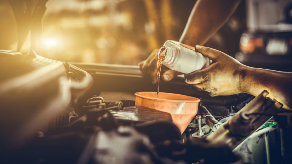 Óleo lubrificante: trocar o óleo no prazo adequado garante a durabilidade do motor